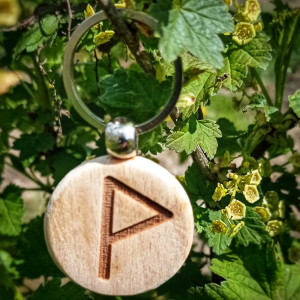 БРЕЛОК ДЕРЕВ'ЯНИЙ РУНА ВУНЬО РУЧНА РОБОТА (HANDMADE VUNYO WOODEN FLEECE KEYRING). Photo 2